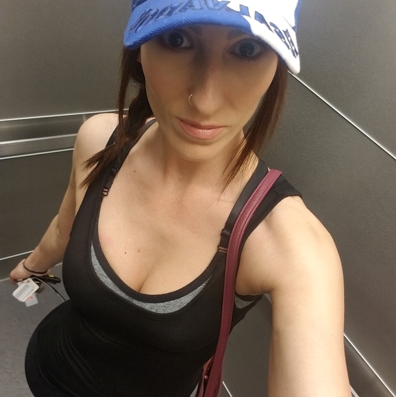 Meet your Posher, Deanna - Picture 2 of 3